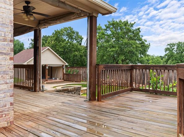 800  Whitley Court , Kennedale Texas 76060