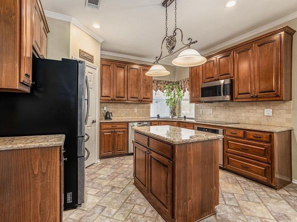1516  Cheyenne Trail , Mansfield Texas 76063