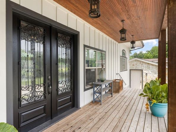 734  Monssen Parkway , Dallas Texas 75224