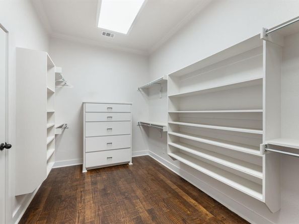 734  Monssen Parkway , Dallas Texas 75224