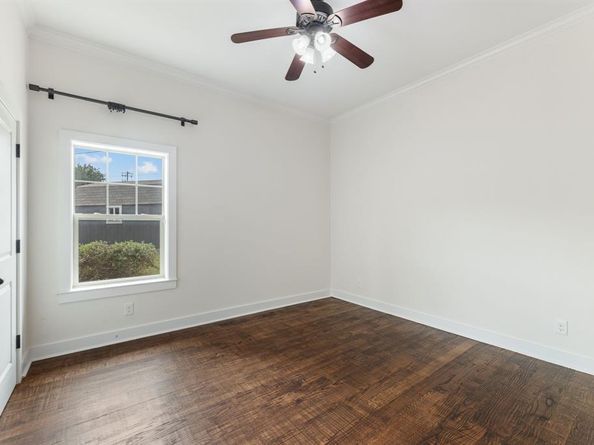 734  Monssen Parkway , Dallas Texas 75224