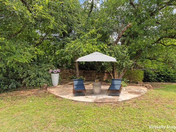 734  Monssen Parkway , Dallas Texas 75224