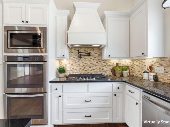 734  Monssen Parkway , Dallas Texas 75224