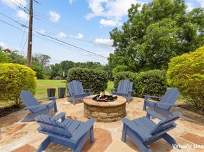 734  Monssen Parkway , Dallas Texas 75224