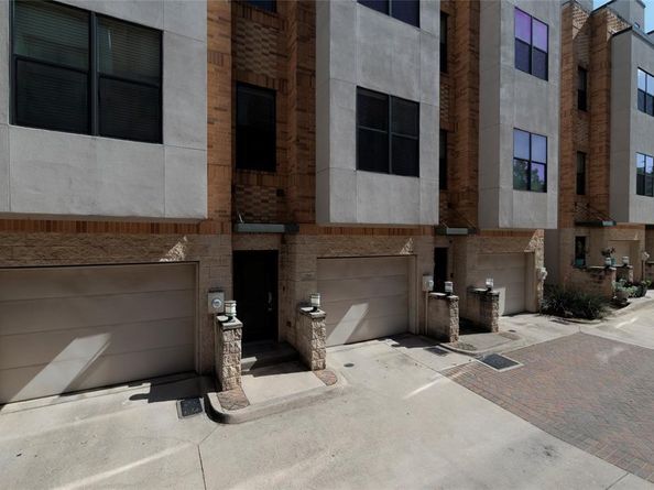 724  Skyline Bluff Court , Fort Worth Texas 76102