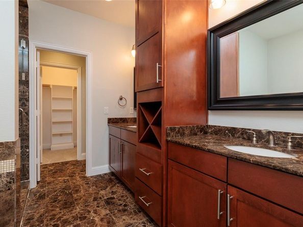 724  Skyline Bluff Court , Fort Worth Texas 76102