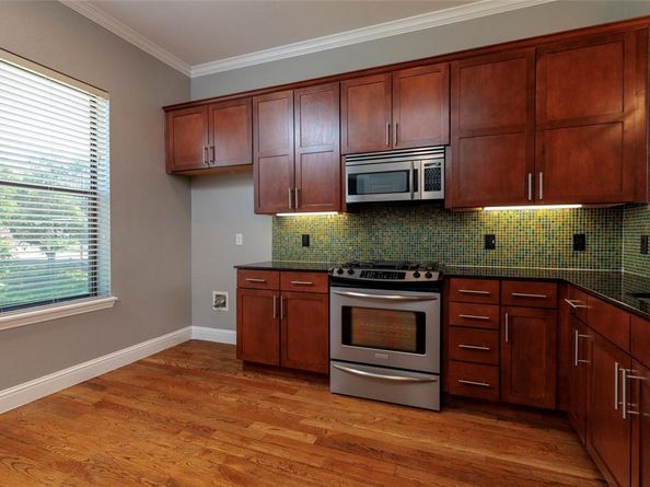 724  Skyline Bluff Court , Fort Worth Texas 76102