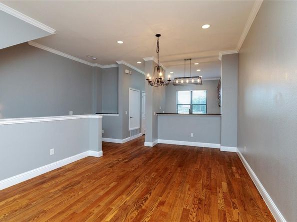 724  Skyline Bluff Court , Fort Worth Texas 76102