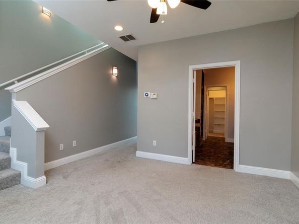 724  Skyline Bluff Court , Fort Worth Texas 76102