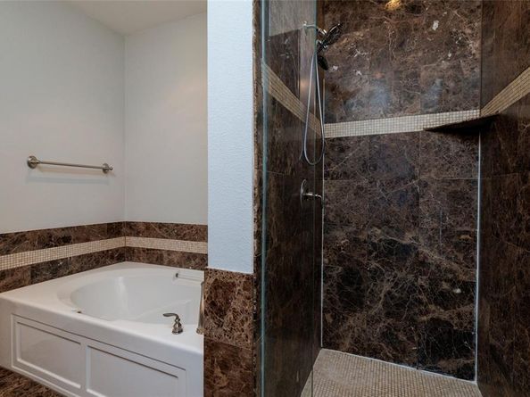 724  Skyline Bluff Court , Fort Worth Texas 76102
