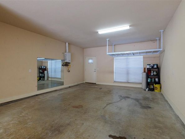 724  Skyline Bluff Court , Fort Worth Texas 76102