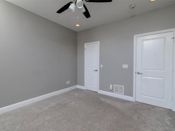 724  Skyline Bluff Court , Fort Worth Texas 76102