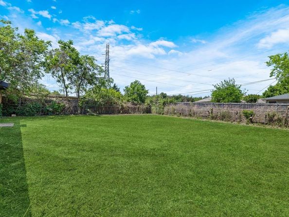 3323  Pacesetter Drive , Dallas Texas 75241