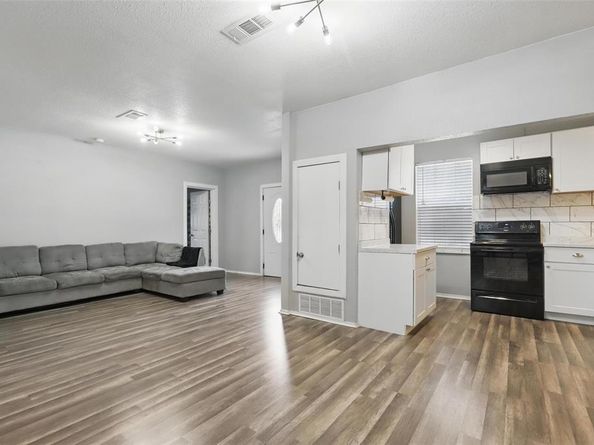 2000  Macie Avenue , Fort Worth Texas 76106