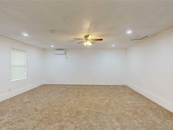 1608  Holt Street , Fort Worth Texas 76103
