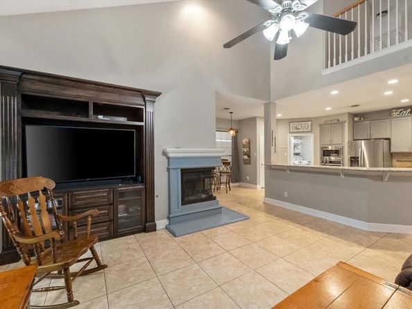 2213  Laura Elizabeth Trail , Mansfield Texas 76063