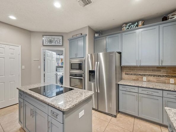 2213  Laura Elizabeth Trail , Mansfield Texas 76063