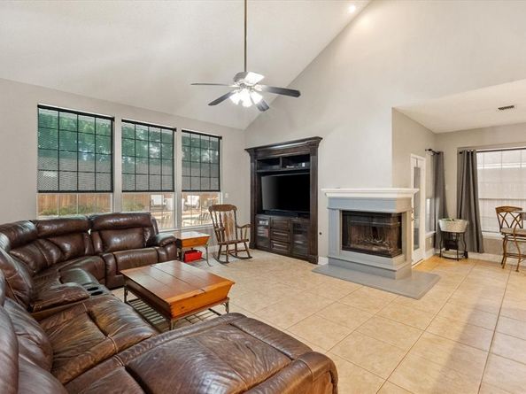 2213  Laura Elizabeth Trail , Mansfield Texas 76063