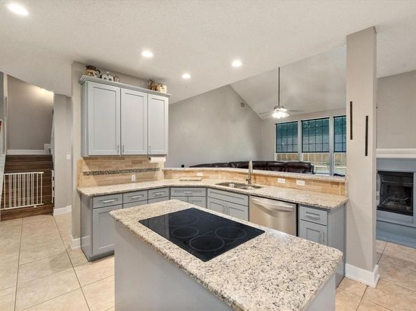 2213  Laura Elizabeth Trail , Mansfield Texas 76063