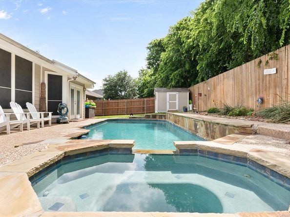 2213  Laura Elizabeth Trail , Mansfield Texas 76063