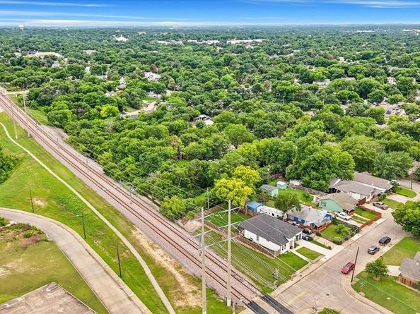 1342 E Waco Avenue , Dallas Texas 75216