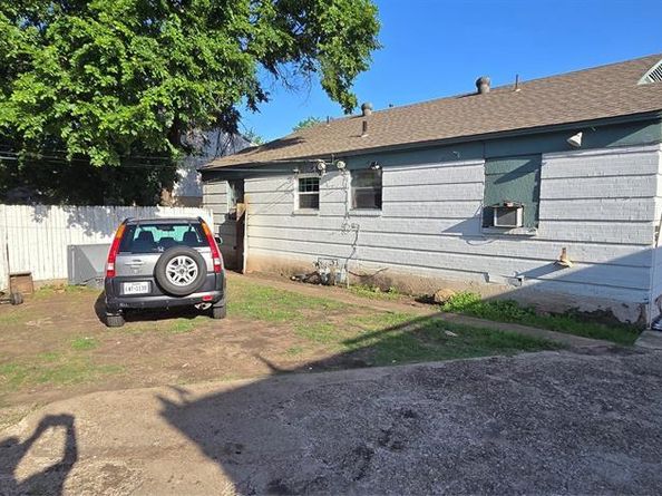 2915  Falls Drive , Dallas Texas 75211
