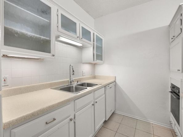2105  Count Fleet Drive  202, Arlington Texas 76011