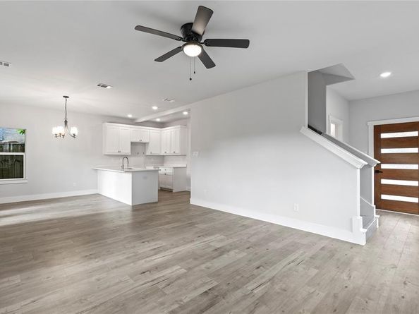 3211  Chihuahua Avenue , Dallas Texas 75212