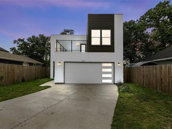 3211  Chihuahua Avenue 