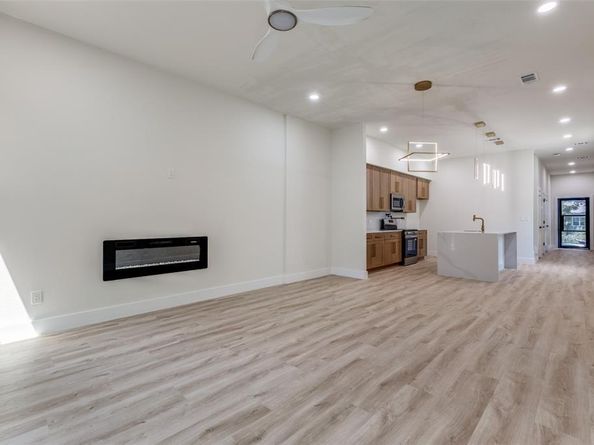 423  Sparks Street , Dallas Texas 75203