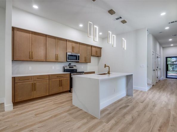 423  Sparks Street , Dallas Texas 75203