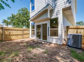423  Sparks Street , Dallas Texas 75203