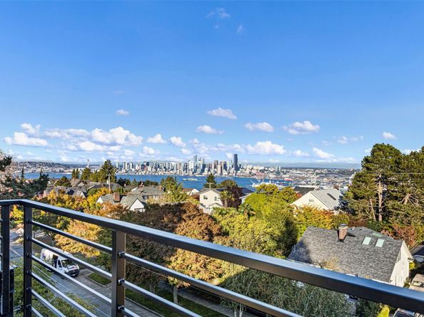2721 Belvidere Avenue SW, Seattle WA 98126
