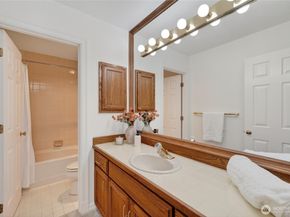 8762 Paisley Drive NE, Seattle WA 98115
