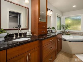 1010 106th Avenue SE, Bellevue WA 98004