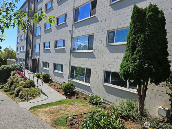 919 2nd Avenue W 407, Seattle WA 98119