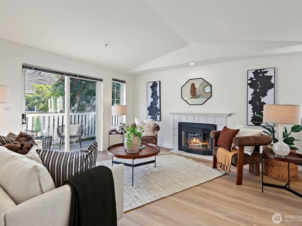 901 Sunset Boulevard NE B307, Renton WA 98056