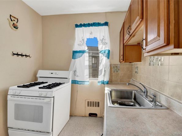 820 S Oak Drive, Bronx NY 10467
