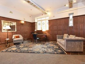 4 Maple Drive 60, Great Neck NY 11021