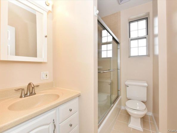 4 Maple Drive 60, Great Neck NY 11021