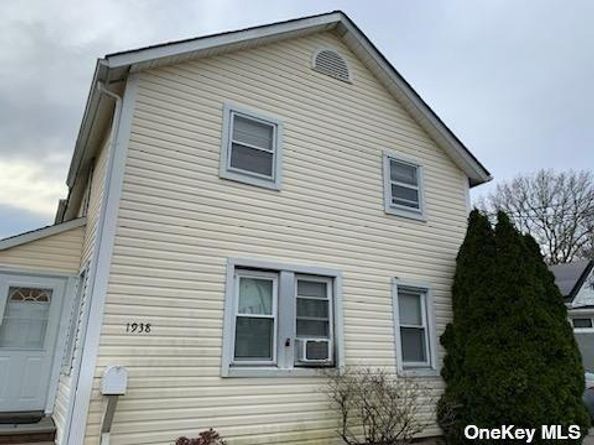 1938 Meadowbrook Road, Merrick NY 11566