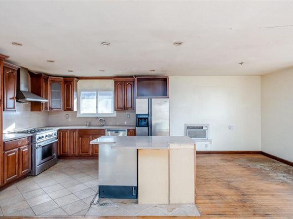 883 S Long Beach Avenue, Freeport NY 11520