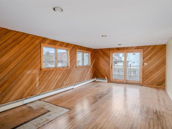 883 S Long Beach Avenue, Freeport NY 11520