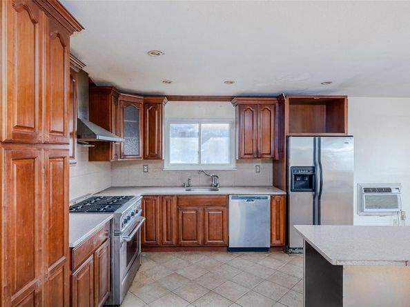 883 S Long Beach Avenue, Freeport NY 11520