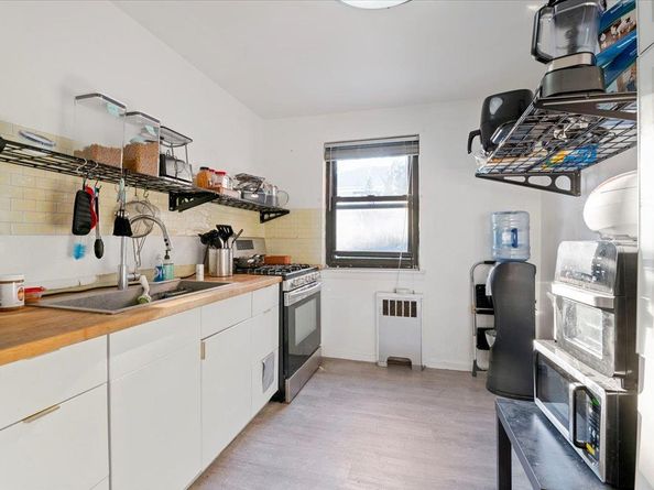 2 E Mill Drive Apt 2H, Great Neck NY 11021
