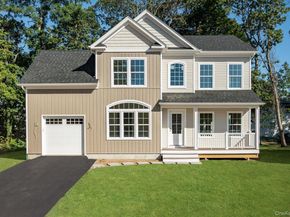 4 Gail-Grace Court, Copiague NY 11726