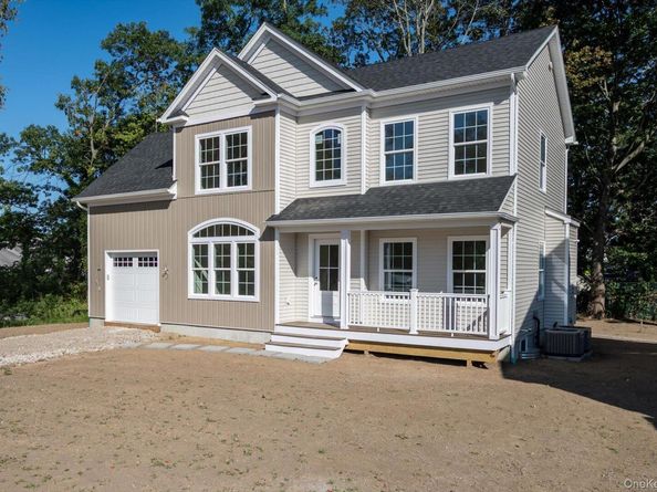 4 Gail-Grace Court, Copiague NY 11726