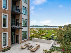 100 Garvies Point Road 1009, Glen Cove NY 11542