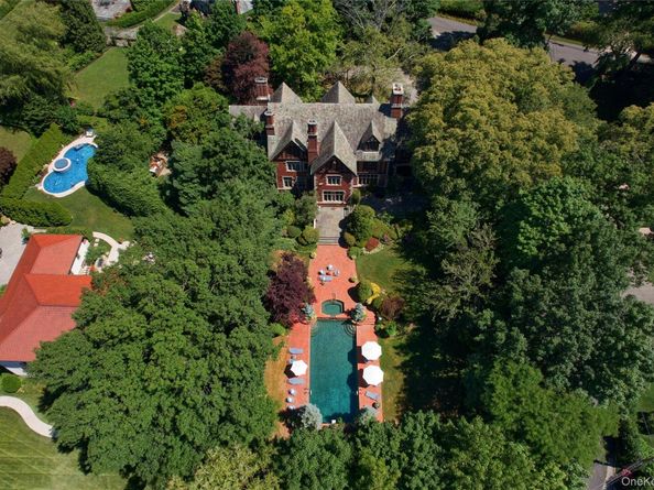 107 Bayview Road, Manhasset NY 11030