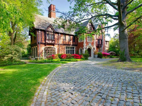 107 Bayview Road, Manhasset NY 11030